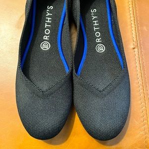 Rothy’s “The Flat” in black solid size 9 - nearly brand new